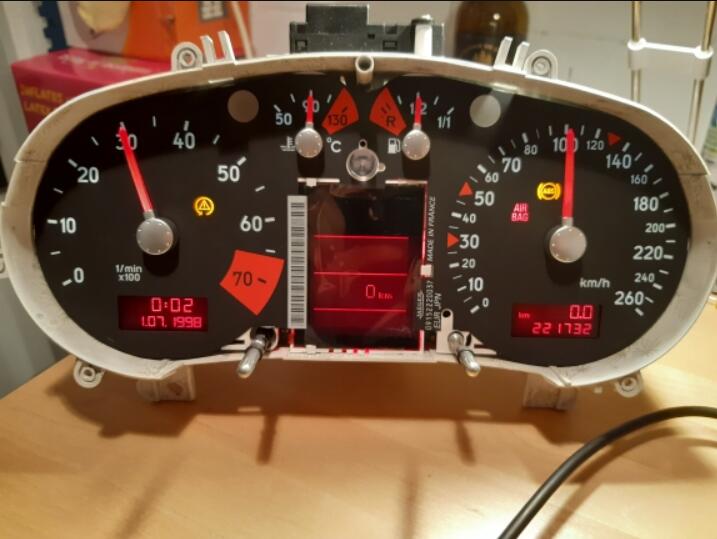 Ã‰cran LCD pour Audi TT annÃ©e 1998-2006, arriÃ¨re-plan sombre, documents, appels de qualitÃ© supÃ©rieure n° 2